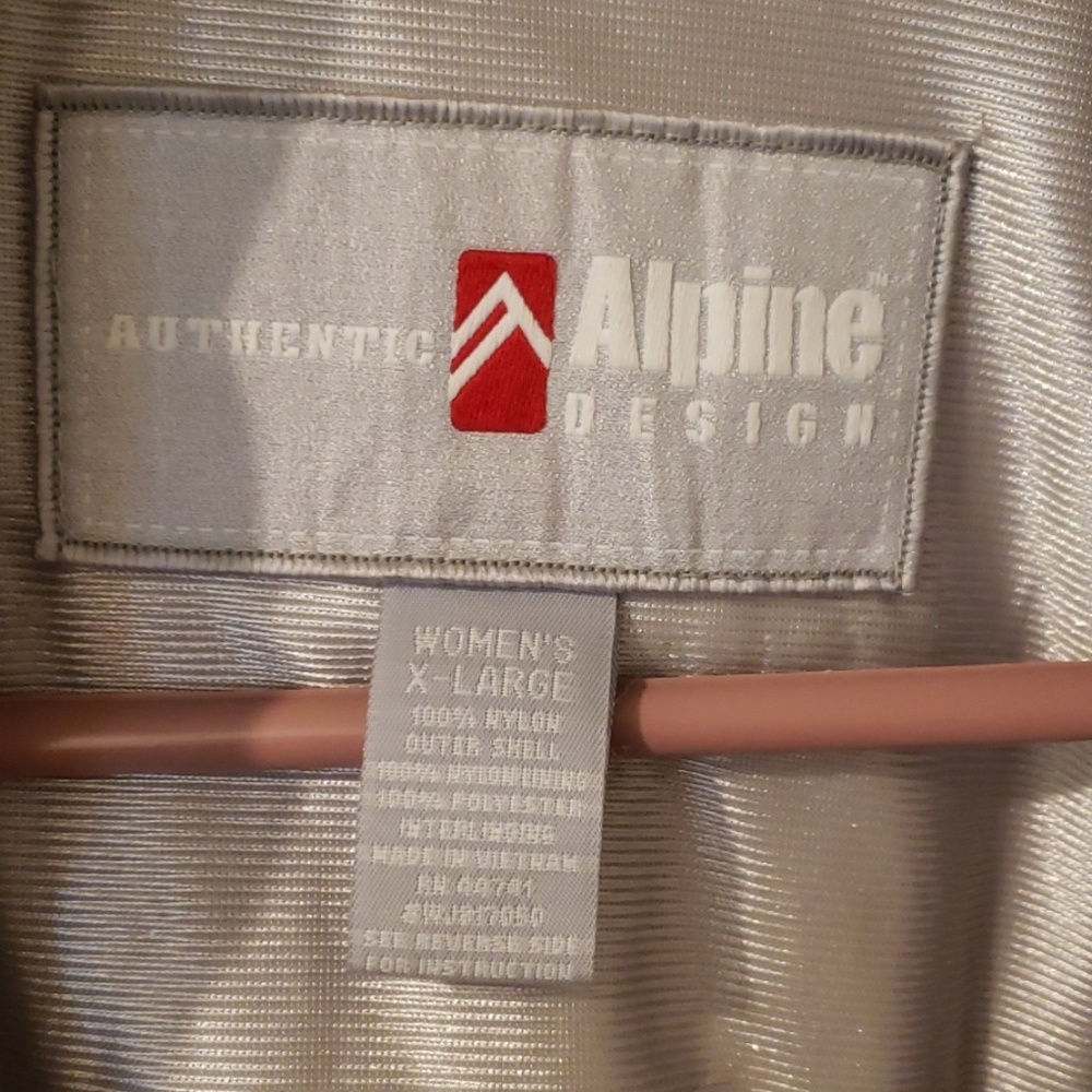 Snowboarding Jacket - Picture 3 of 4